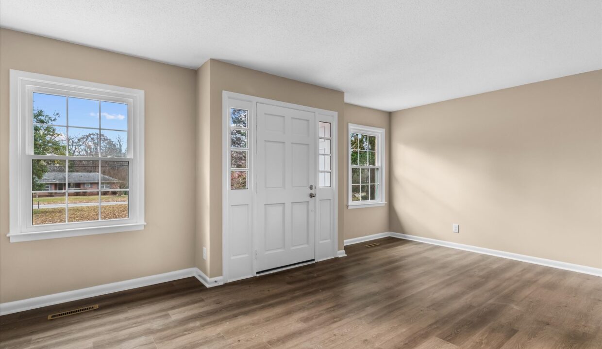 03-1413 Rankin Road Living Room 1