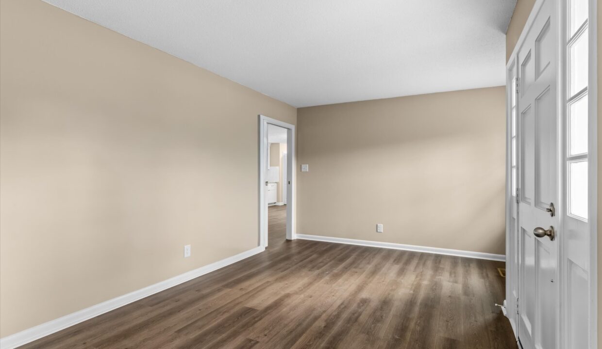 04-1413 Rankin Road Living Room 2