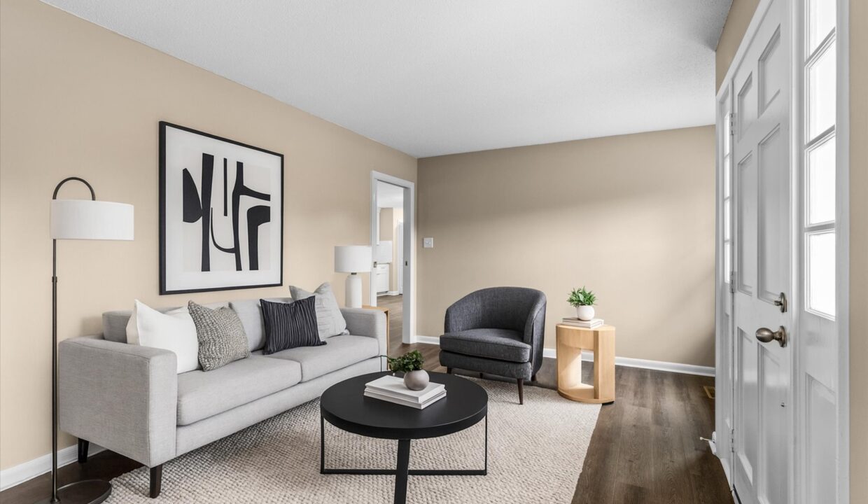 05-1413 Rankin Road Living Room 3