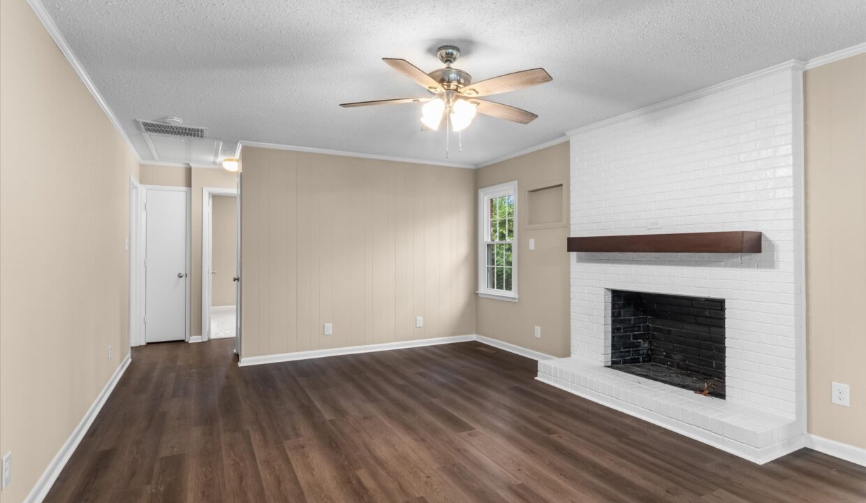 06-1413 Rankin Road Family Room 1