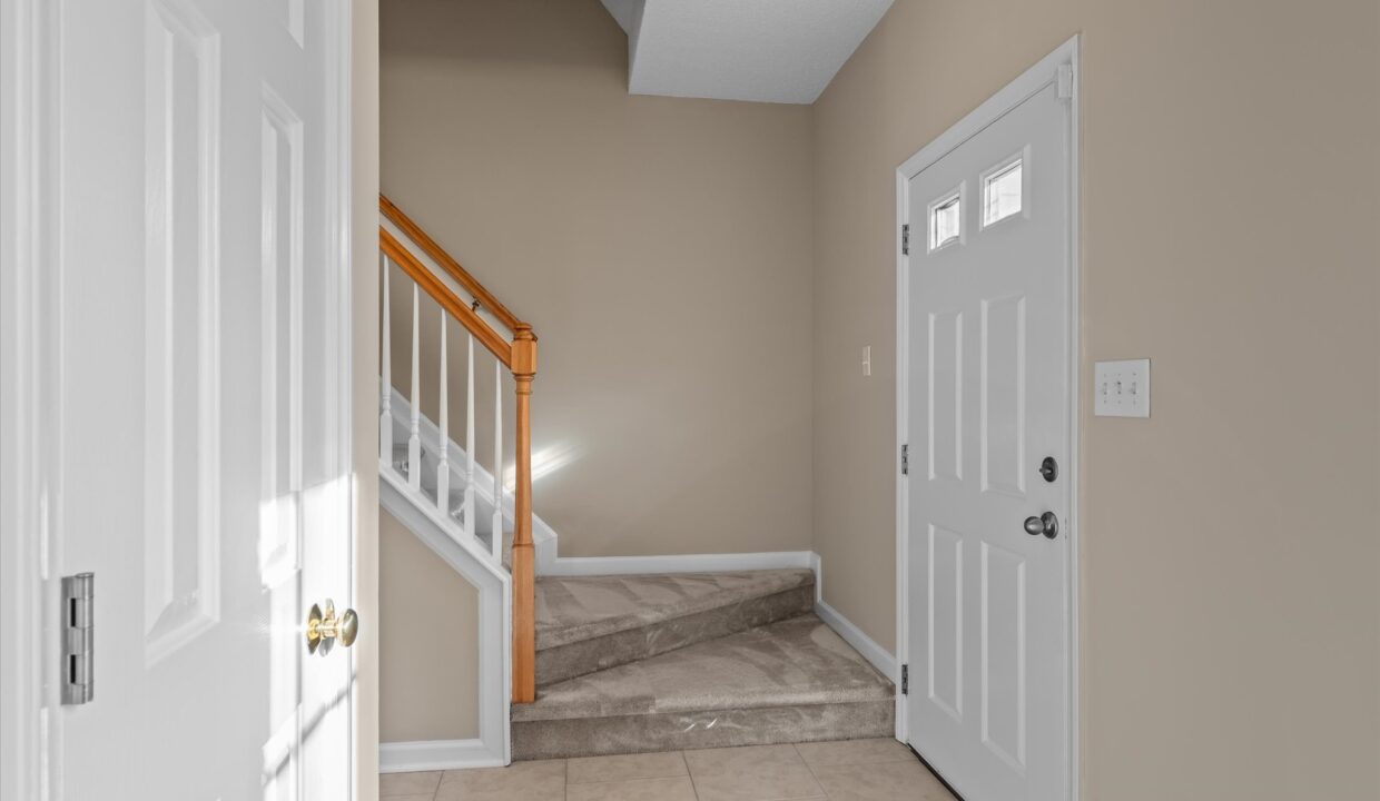 04-5410 Angle Oaks Drive Entry 1