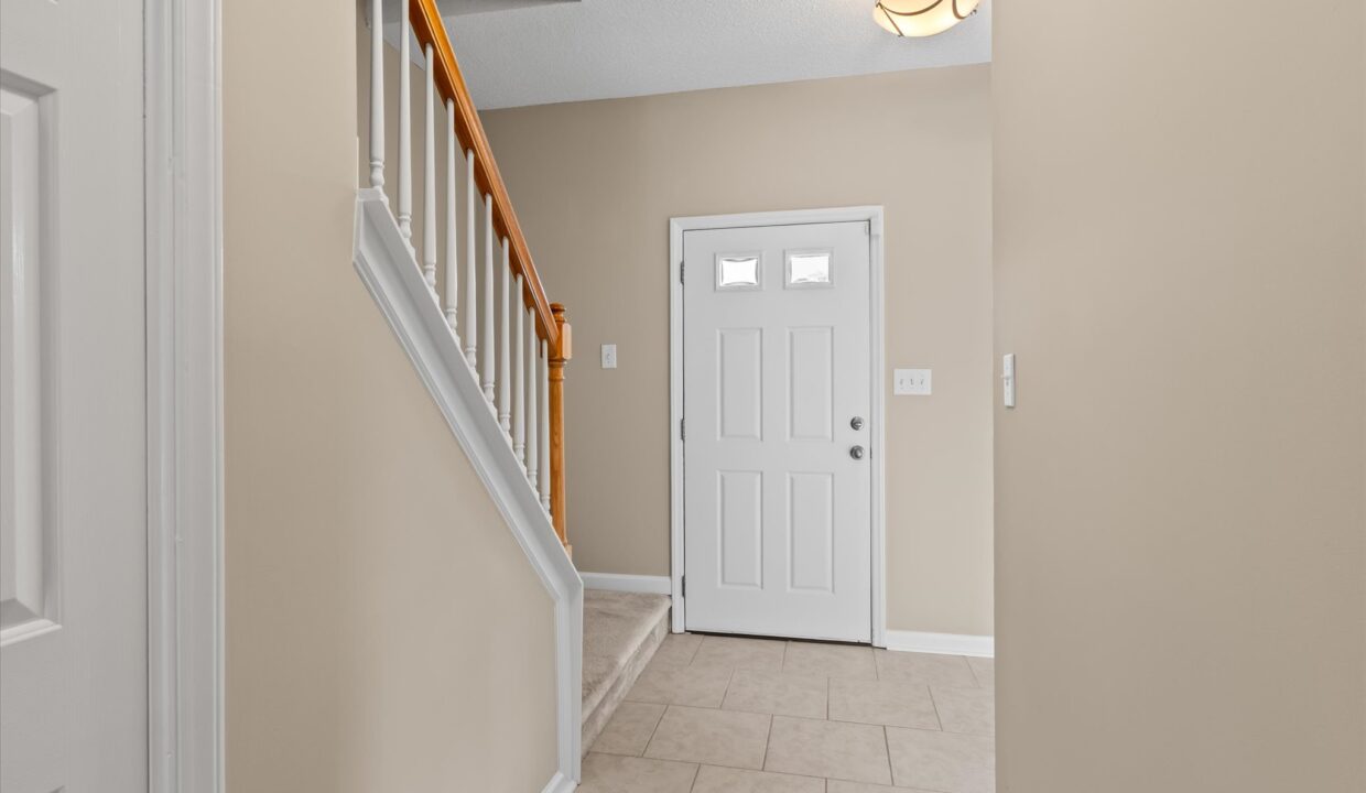 05-5410 Angle Oaks Drive Entry 2