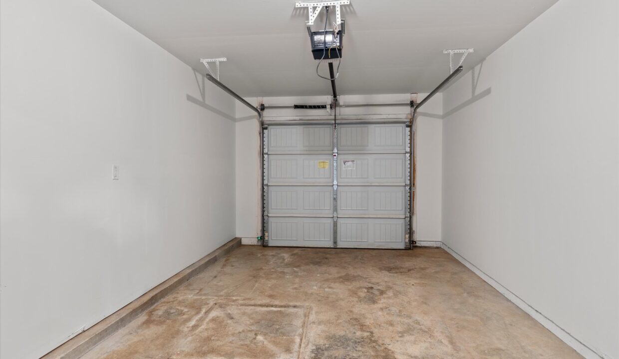 16-109 Lemon Lane Garage