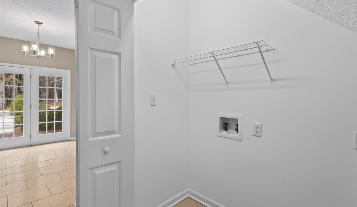 18-5410 Angle Oaks Drive Laundry