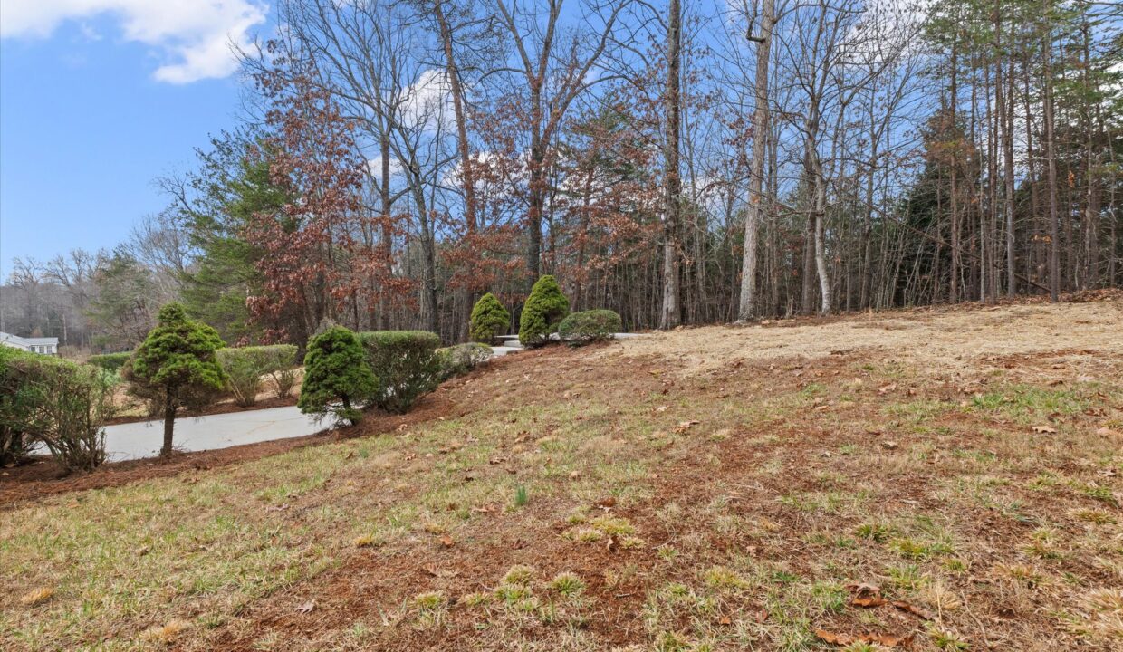 28-5410 Angle Oaks Drive Back Yard 1