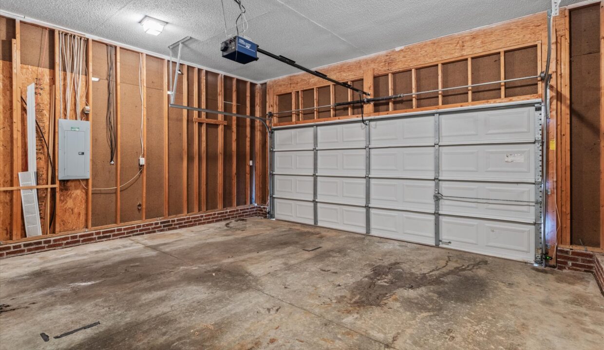 31-5410 Angle Oaks Drive Garage 1