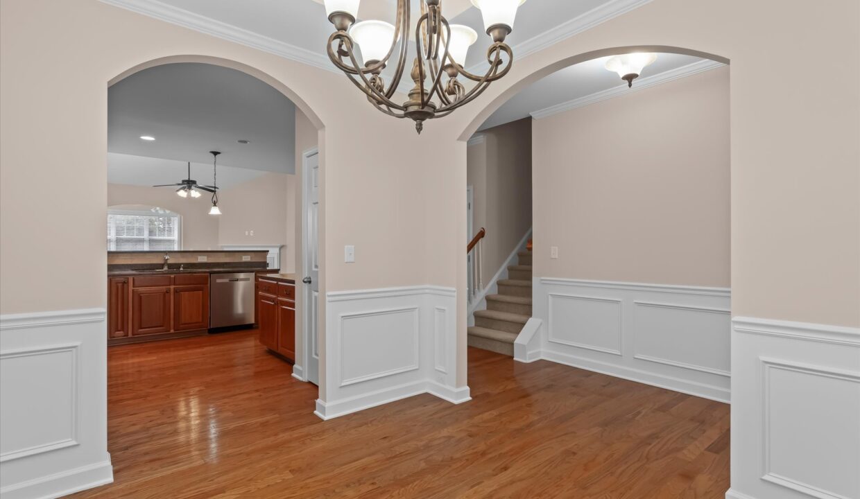 07-2472 Birch View Drive Dining Room 3