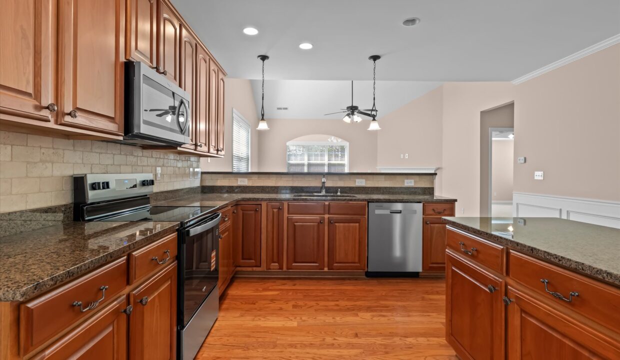 08-2472 Birch View Drive Kitchen 1