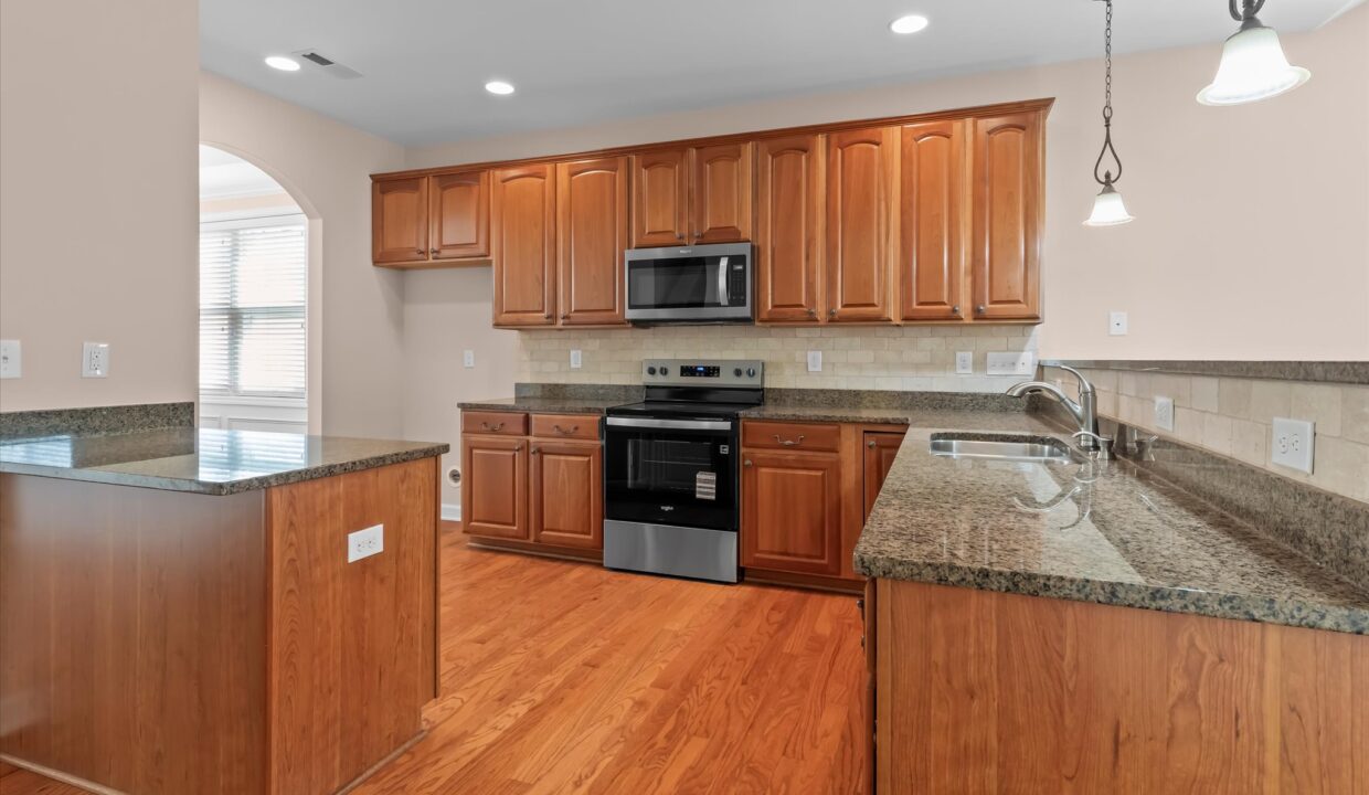 09-2472 Birch View Drive Kitchen 2
