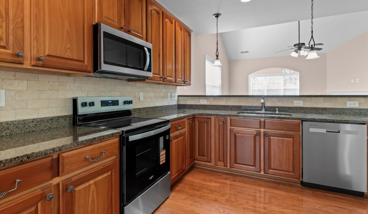 10-2472 Birch View Drive Kitchen 3