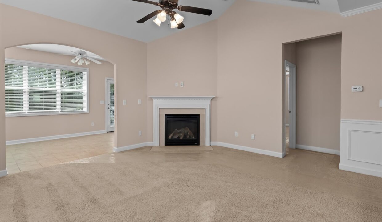 13-2472 Birch View Drive Great Room 3