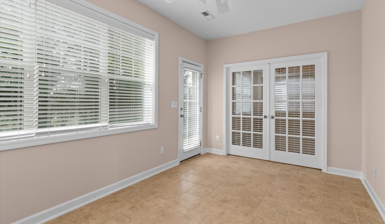15-2472 Birch View Drive Sunroom 1
