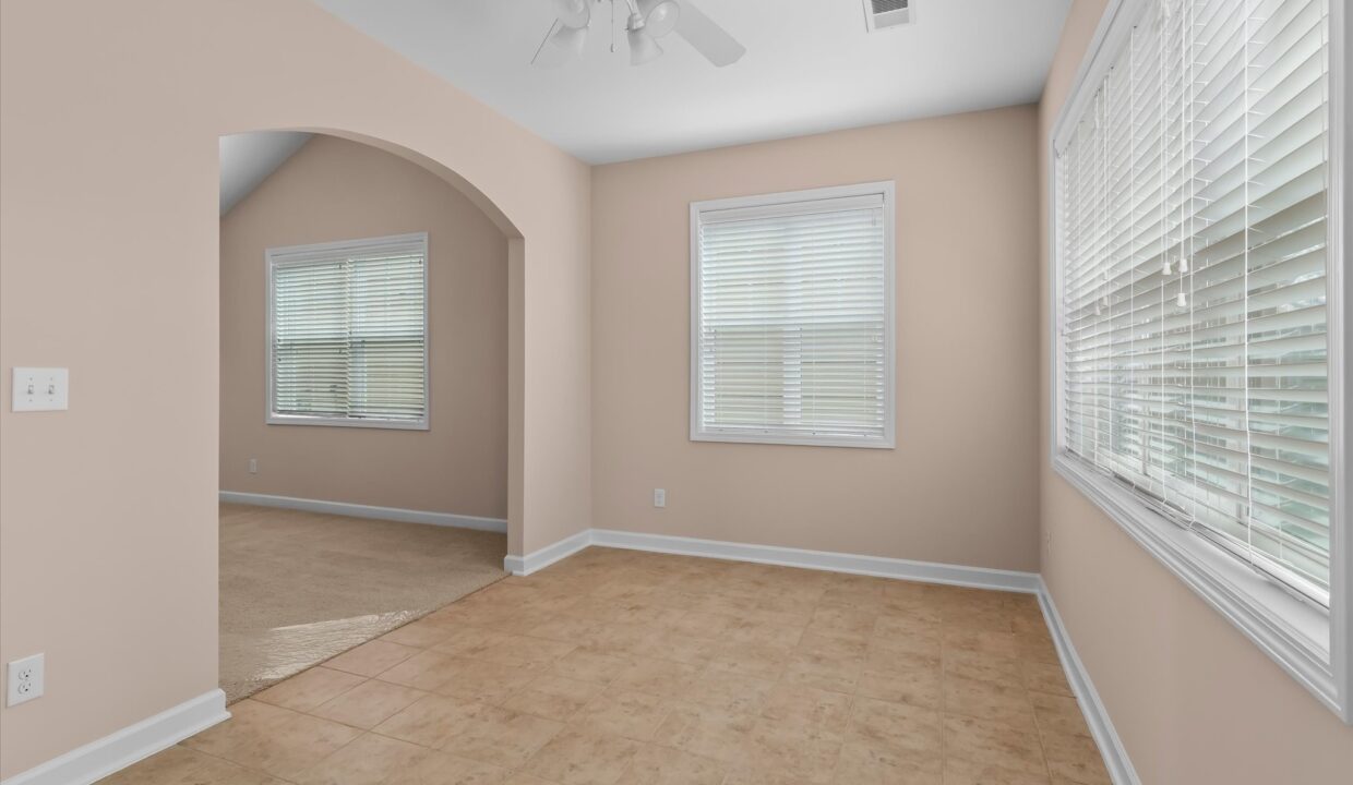 16-2472 Birch View Drive Sunroom 2