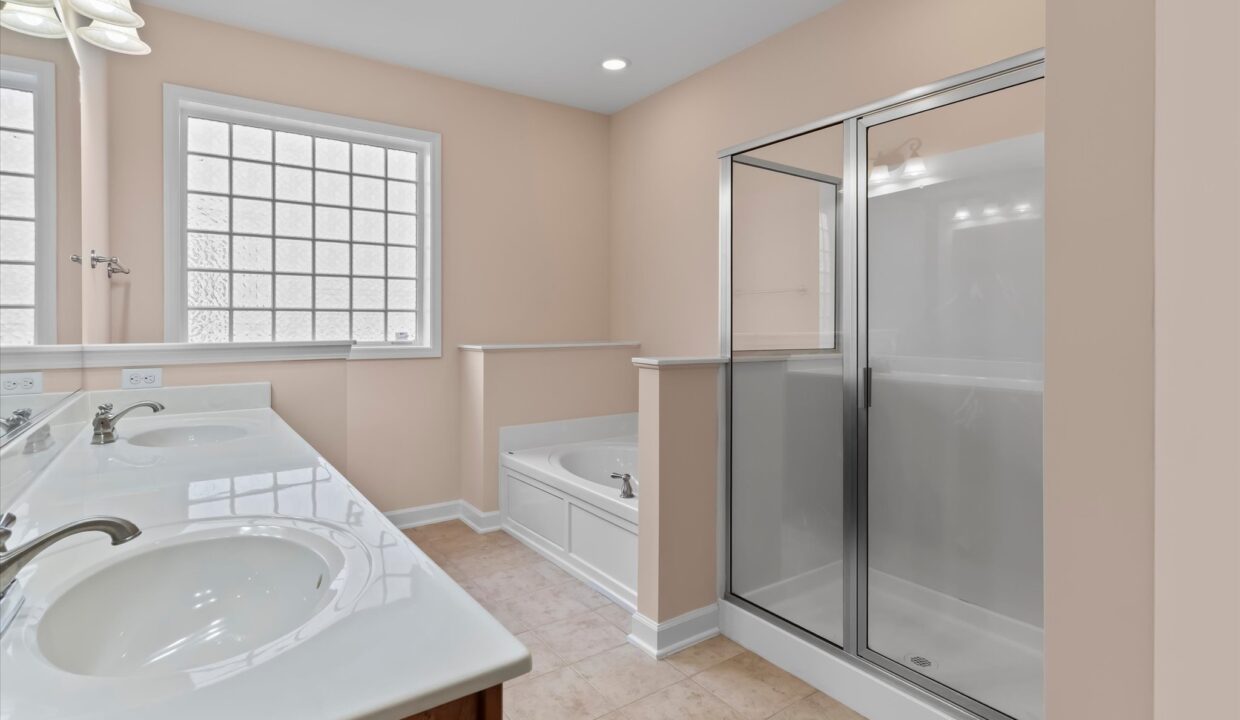 21-2472 Birch View Drive Primary Bedroom Bath 1