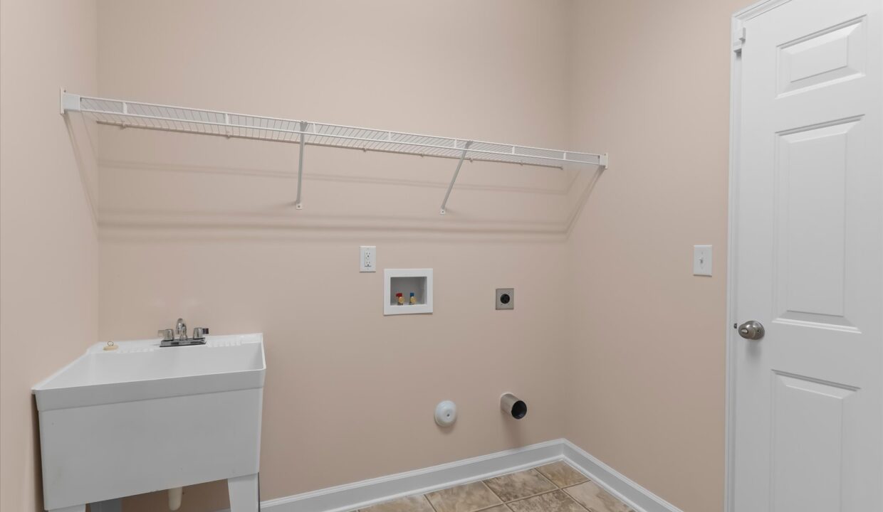 25-2472 Birch View Drive Laundry