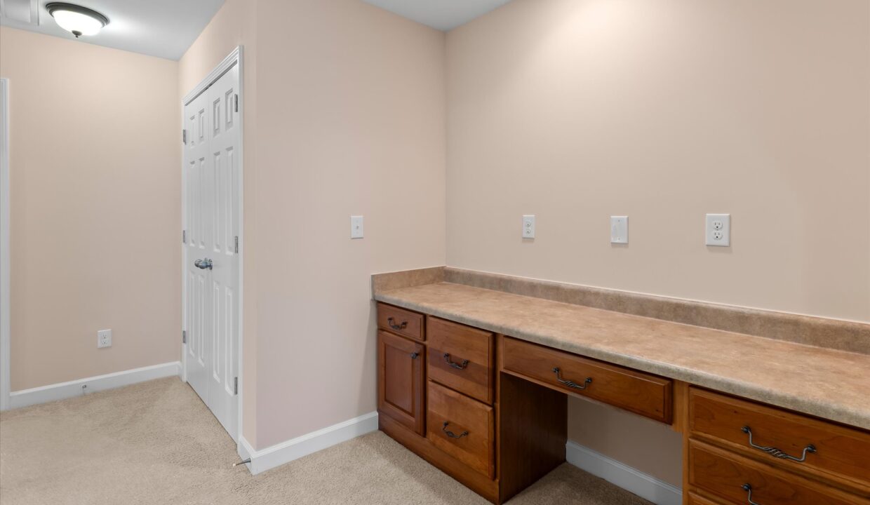 27-2472 Birch View Drive Loft 2