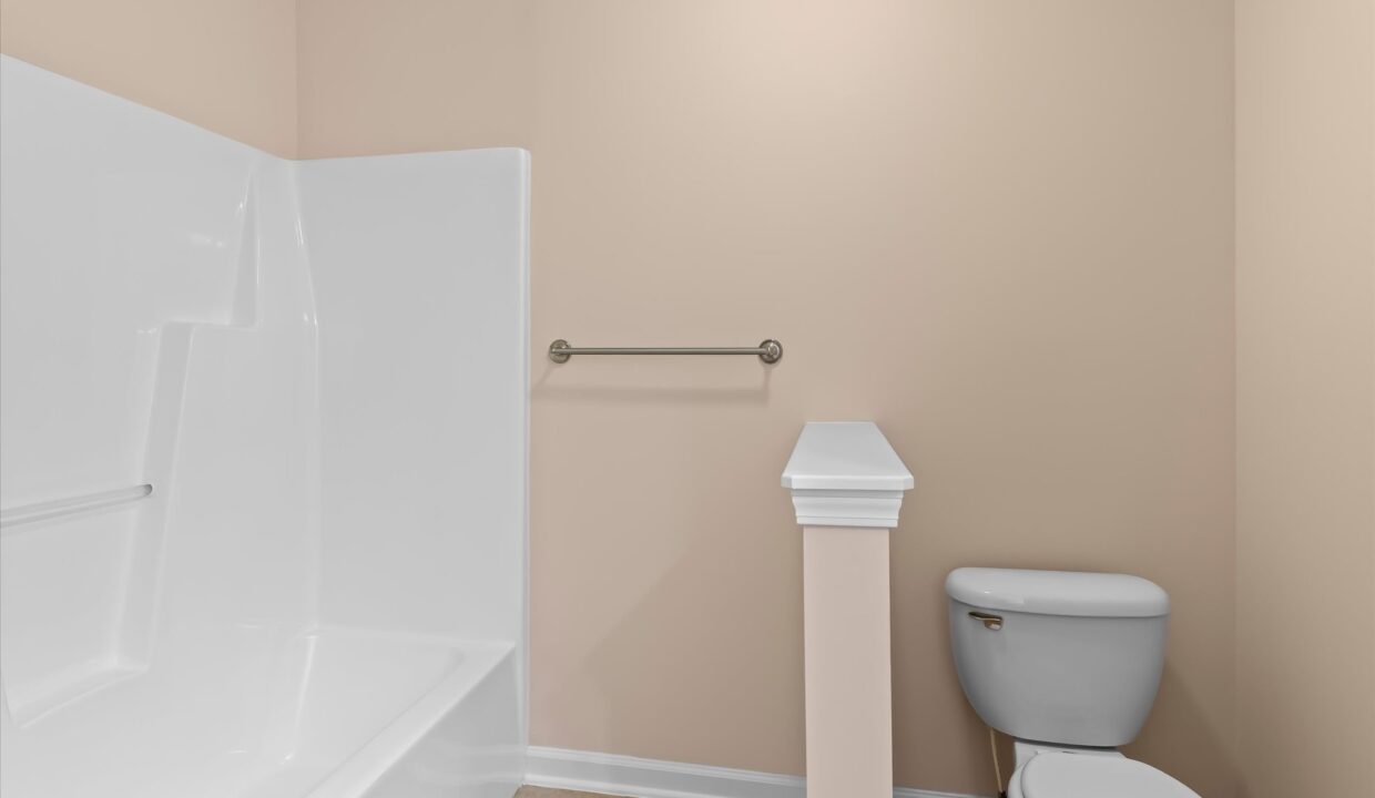 30-2472 Birch View Drive Full Bath 2