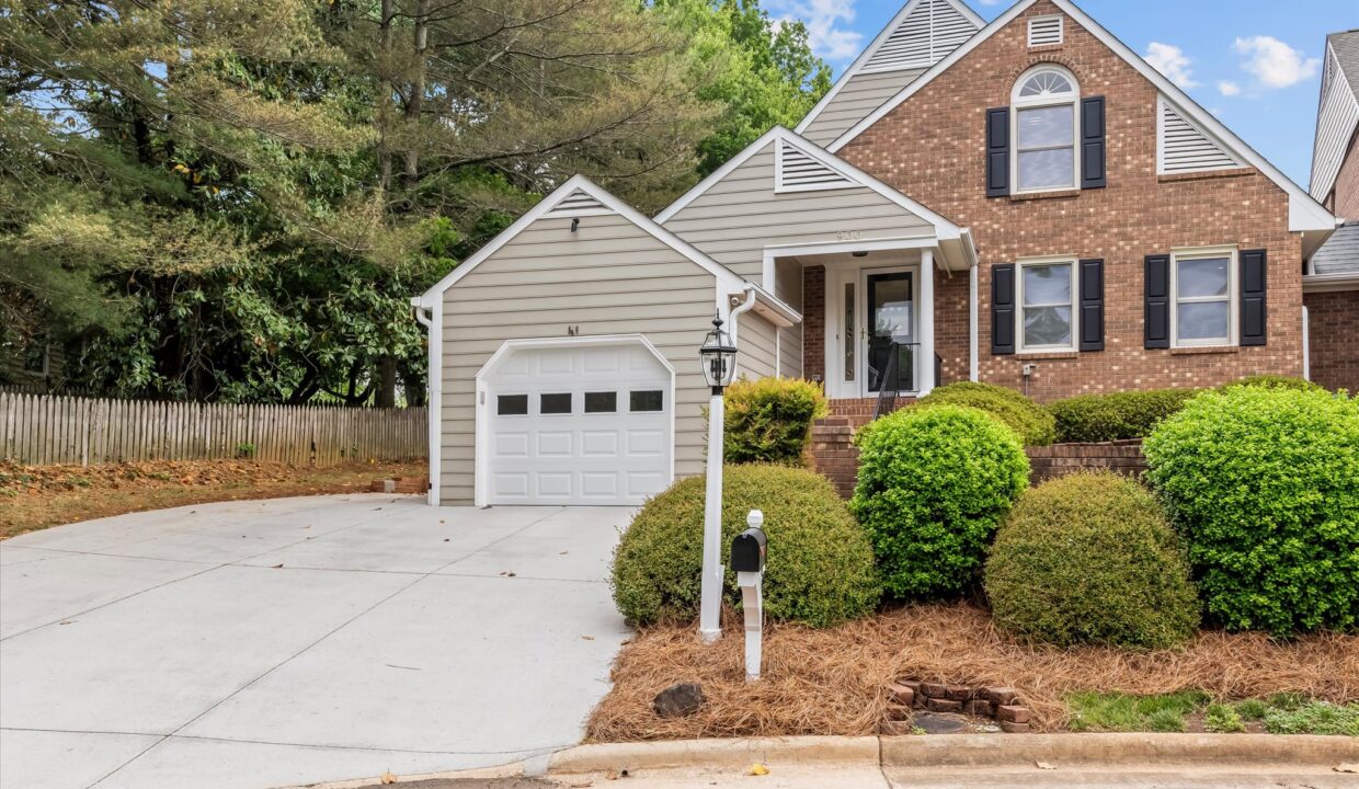 01-900 Brintonial Way Front 1