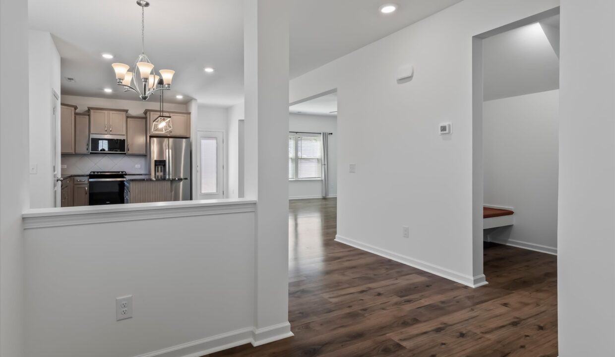 06-146 Centerplace Drive Foyer 2