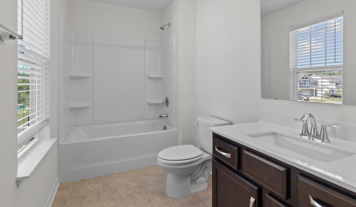 06-146 Centerplace Hall Bath 1