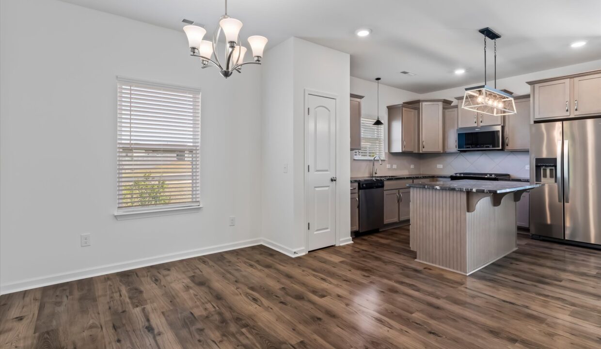 09-146 Centerplace Drive Dining Room 1
