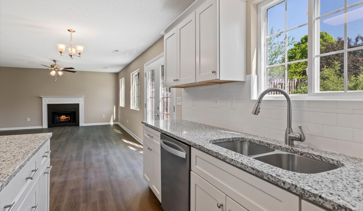 14-5011 Emberly Drive Kitchen 4