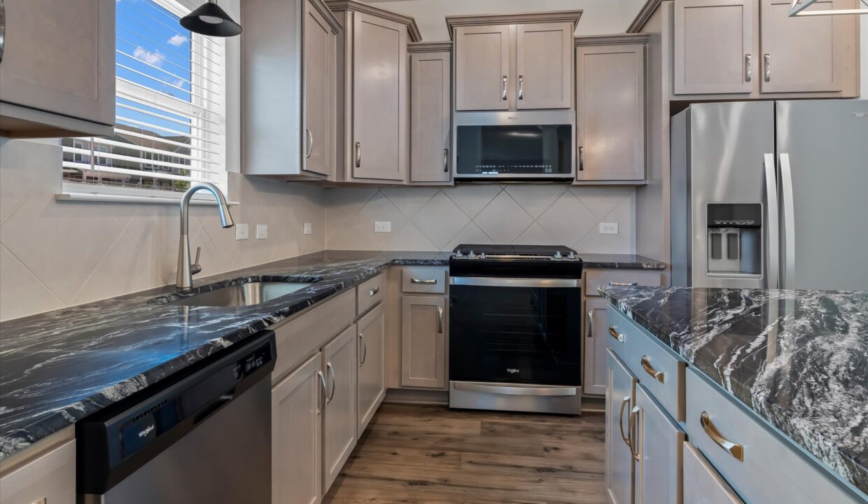 15-146 Centerplace Drive Kitchen 4