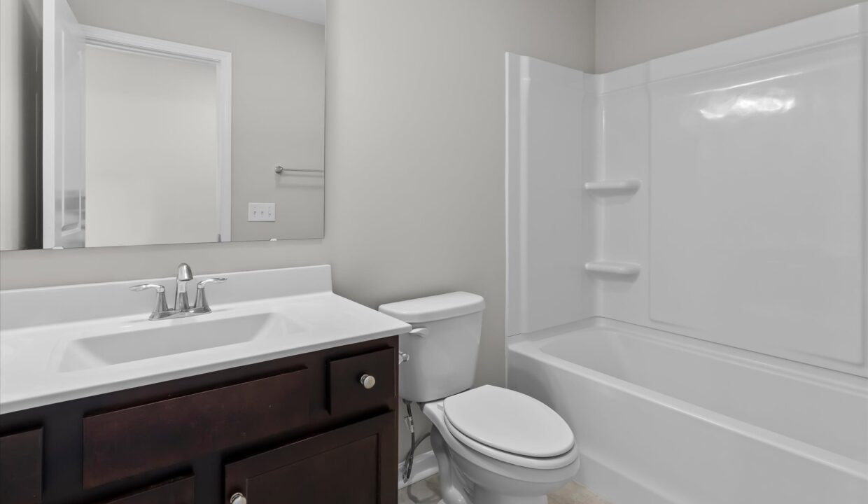 15-4462 Wesmar Drive Full Bath