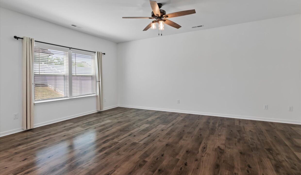 16-146 Centerplace Drive Great Room 1