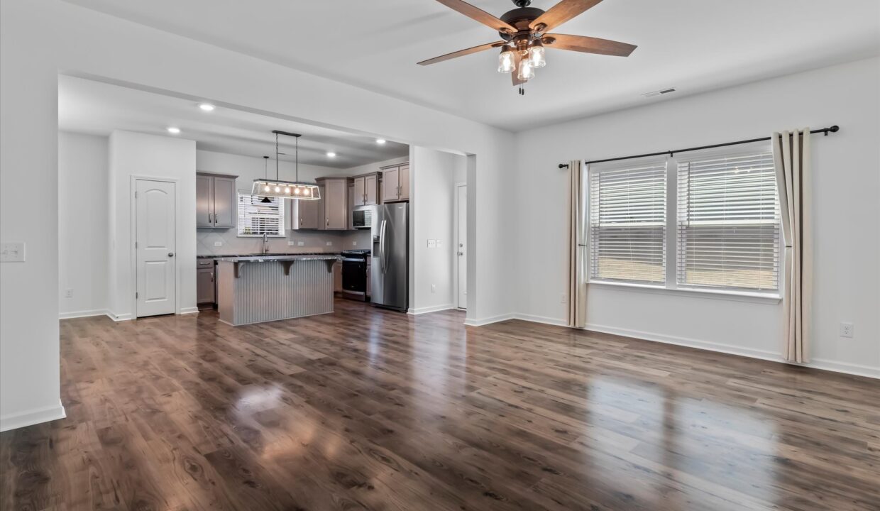 19-146 Centerplace Drive Great Room 4