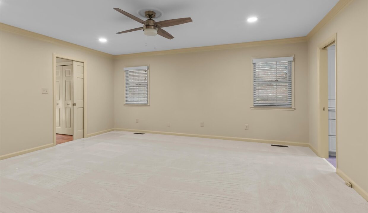 19-900 Brintonial Way Primary Bedroom 1