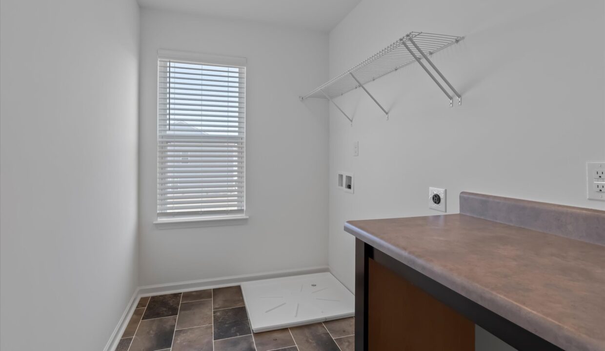 24-146 Centerplace Drive Laundry