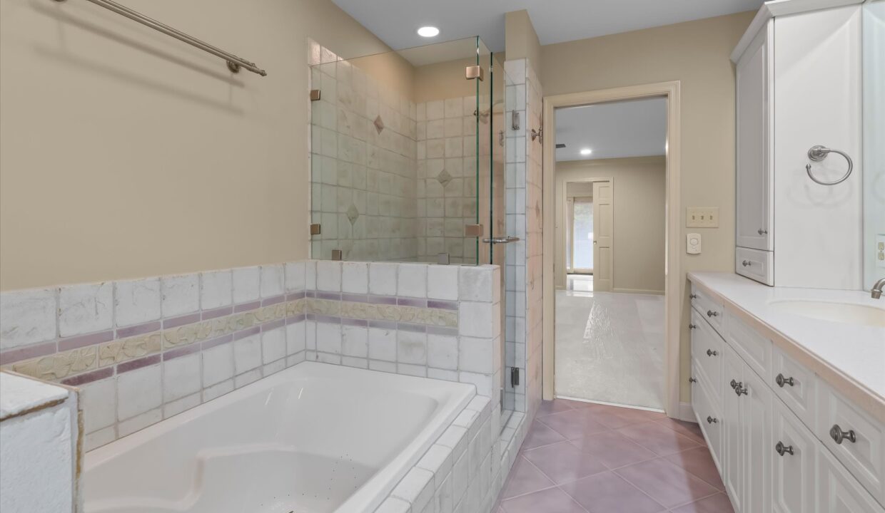 24-900 Brintonial Way Primary Bedroom Bath 2