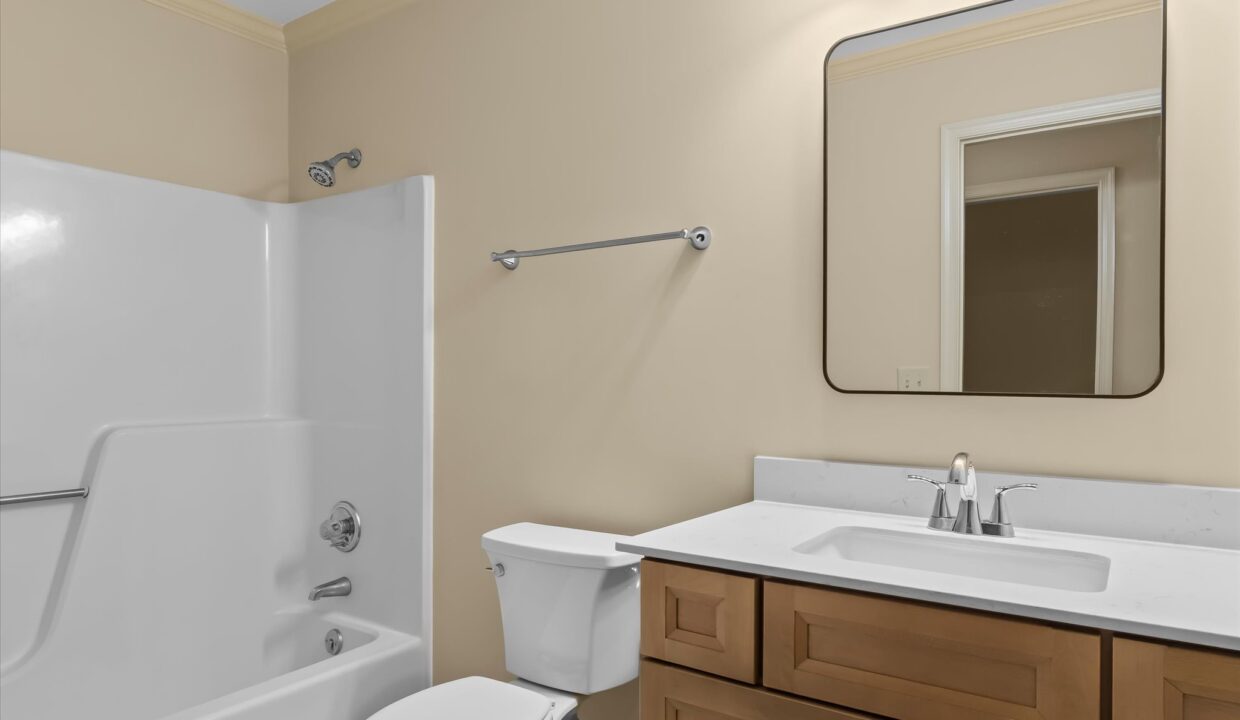 28-900 Brintonial Way Full Bath