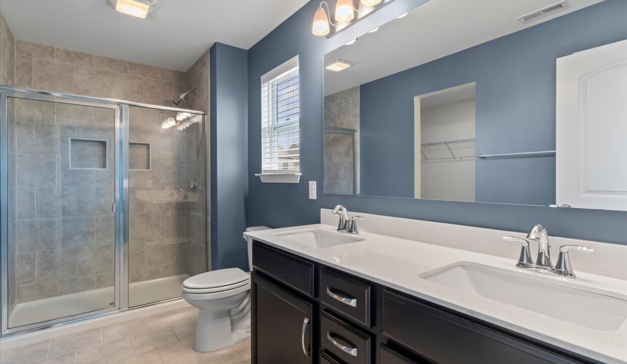 29-146 Centerplace Drive Primary Bedroom Bath