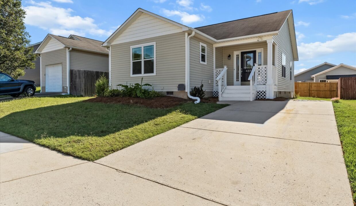 02-623 Denny Drive Front 2