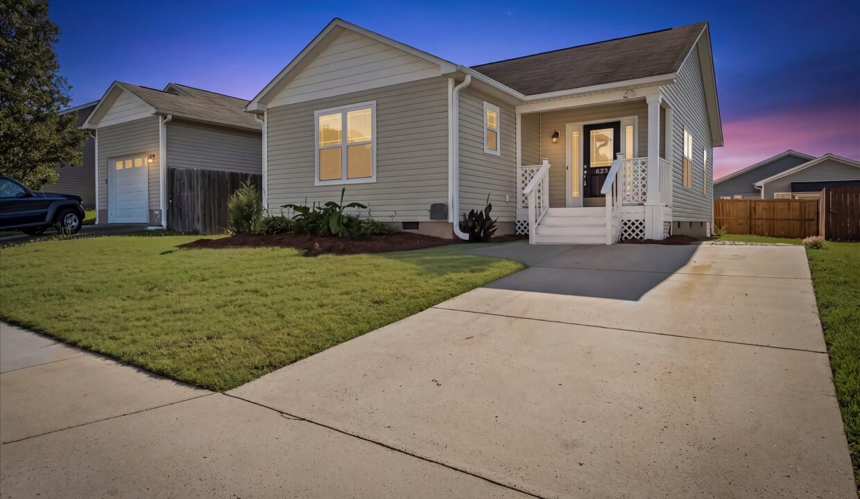 03-623 Denny Drive Front Twilight 3