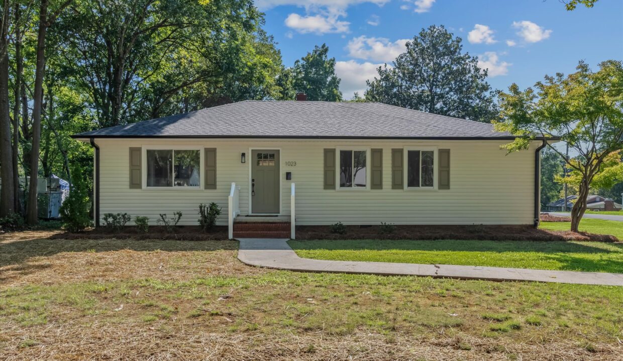 01-1023 Cliff Road Front 1