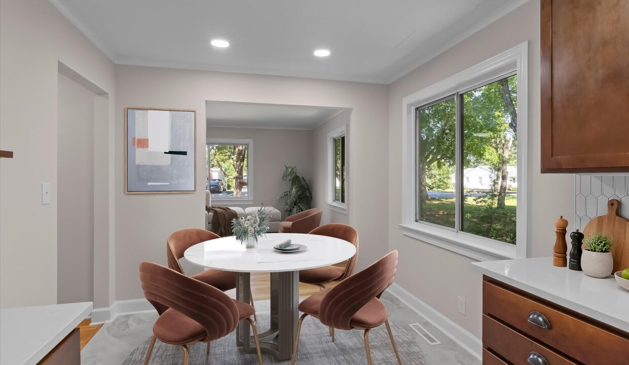 09-1023 Cliff Road Dining Area 2 Staged