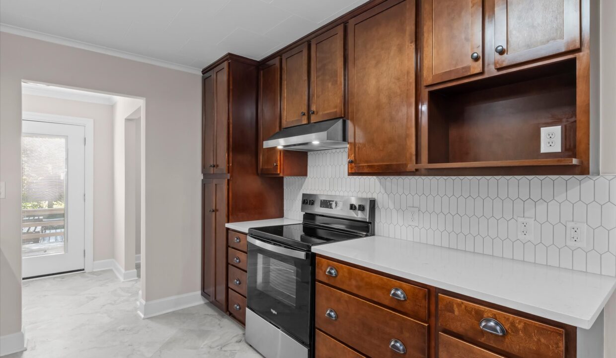 12-1023 Cliff Road Kitchen 3