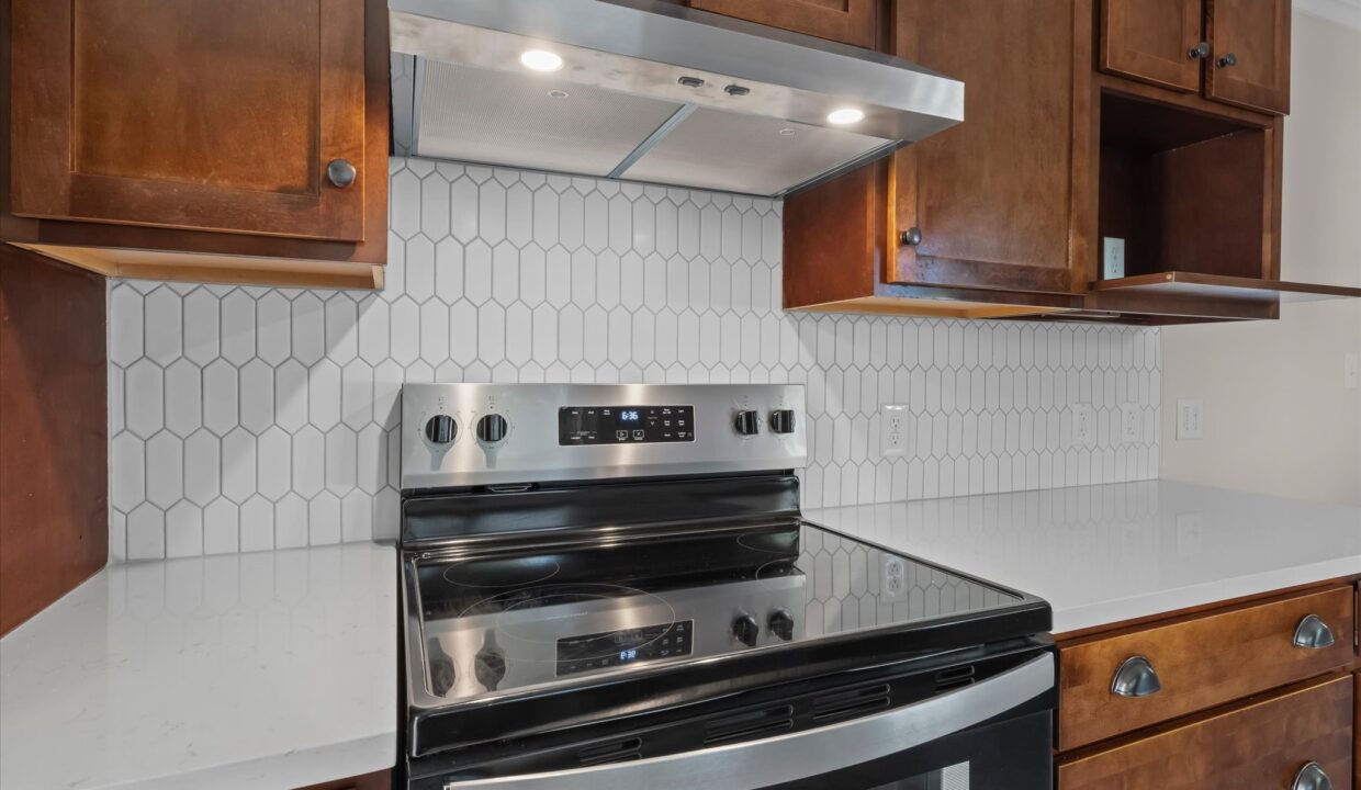 13-1023 Cliff Road Kitchen 4