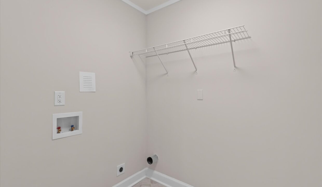 15-1023 Cliff Road Laundry
