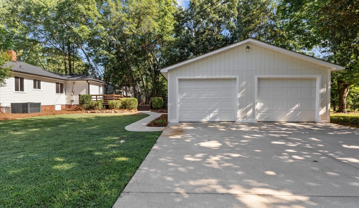35-1023 Cliff Road Garage 1